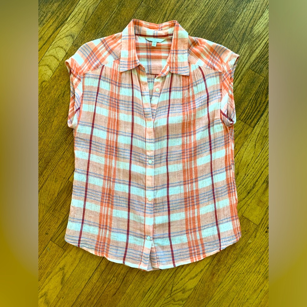 Adorable Lucky Brand lightweight blouse, size S